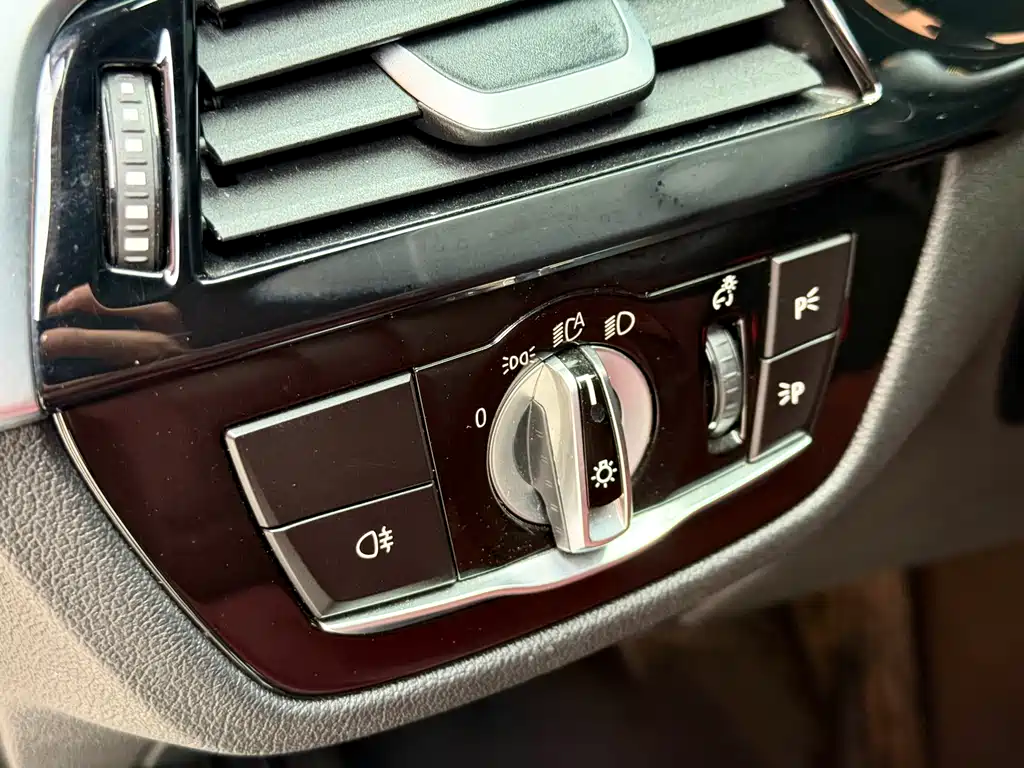 BMW 5 Series 2020 — фото 17