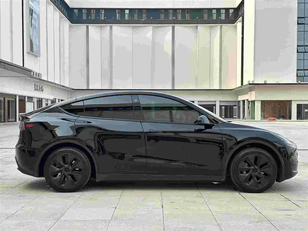 Tesla Model Y 2023 — фото 26