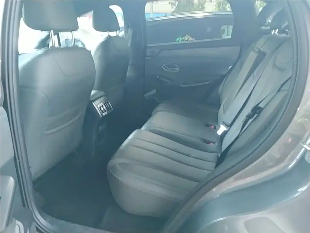 BYD L DM-i 2025 — фото 17