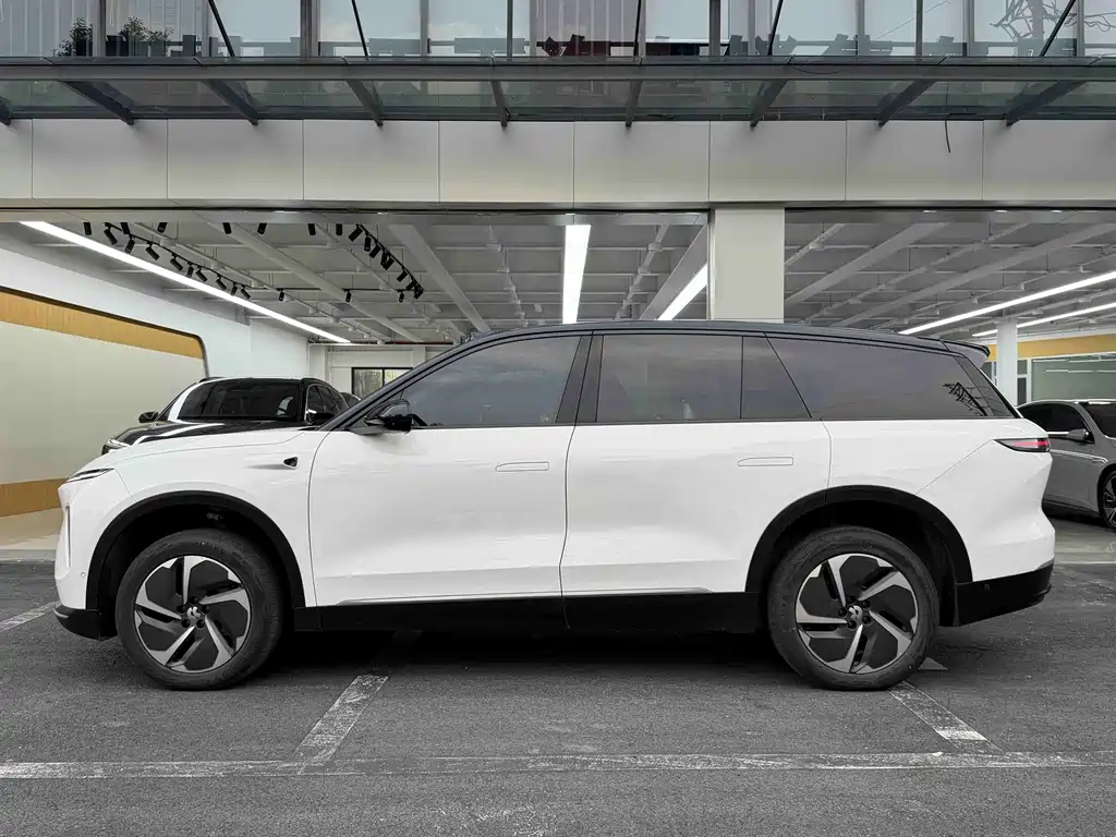 NIO ES8 2025