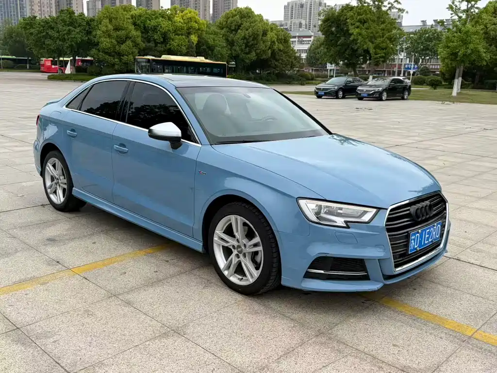 Audi A3 2018 — фото 1