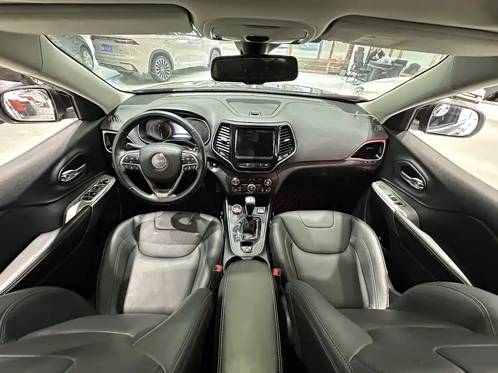 Jeep Cherokee 2019 — фото 12