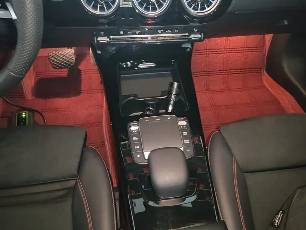 Mercedes-Benz A-Class 2024 — фото 14