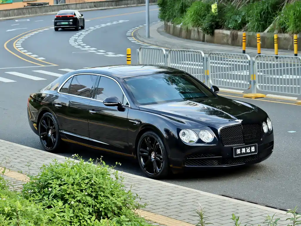 Bentley Flying Spur 2018 — фото 3