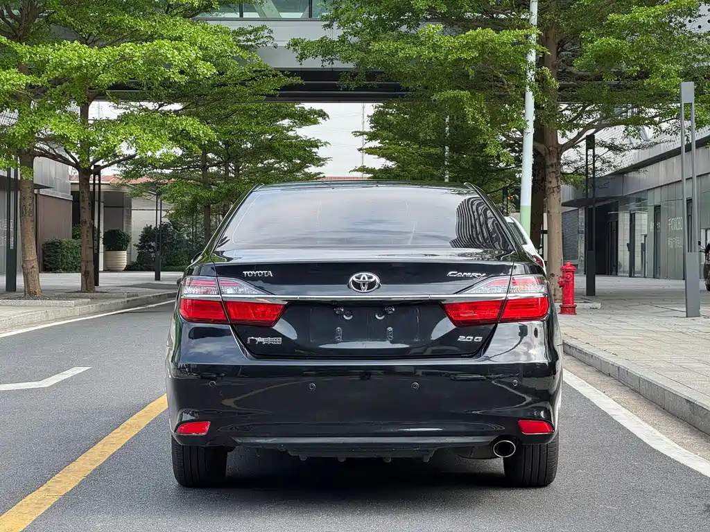 Toyota Camry 2017 — фото 5