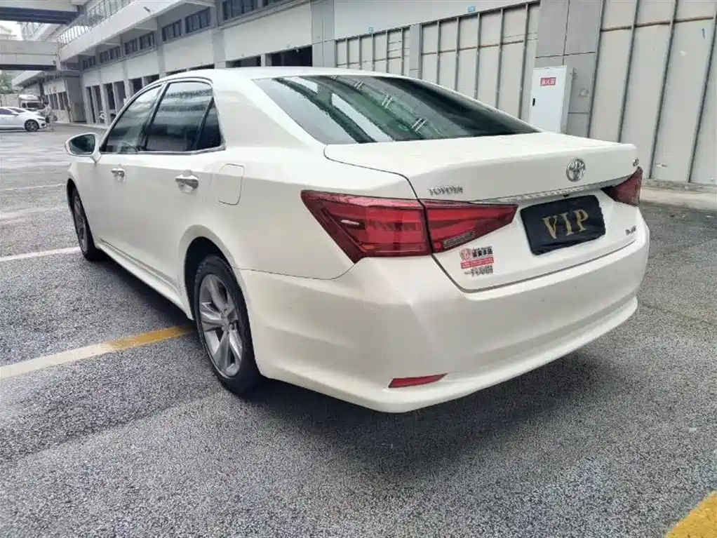 Toyota Crown 2015