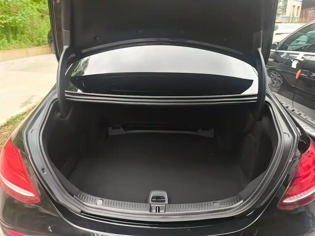 Mercedes-Benz E-Class 2020 — фото 19
