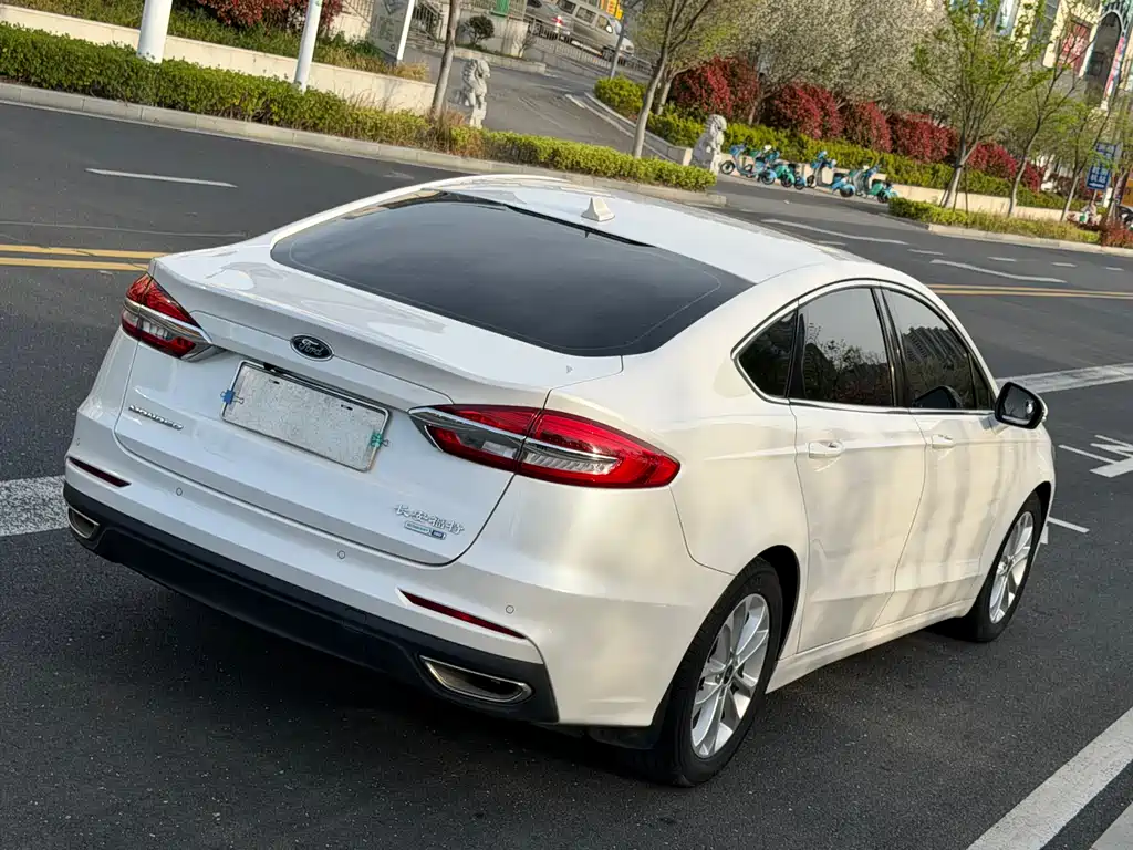 Ford Mondeo 2020 — фото 6