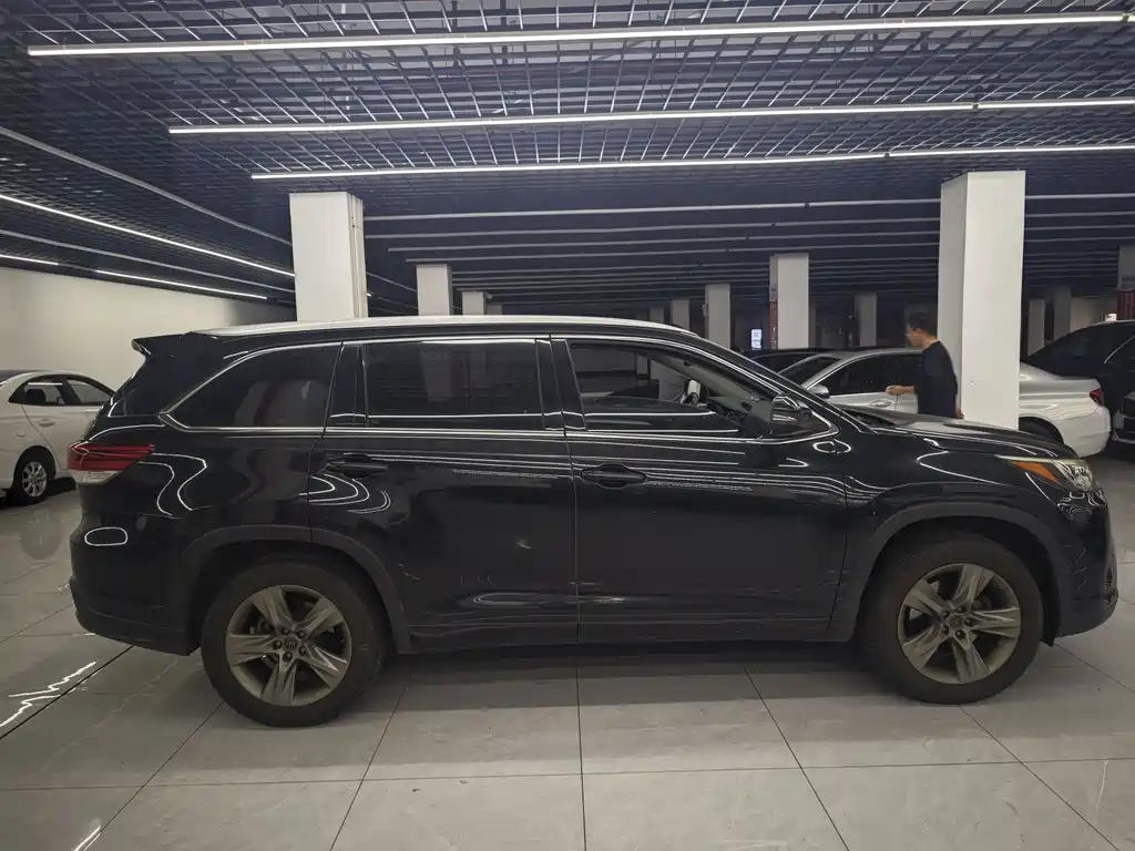 Toyota Highlander 2018 — фото 15