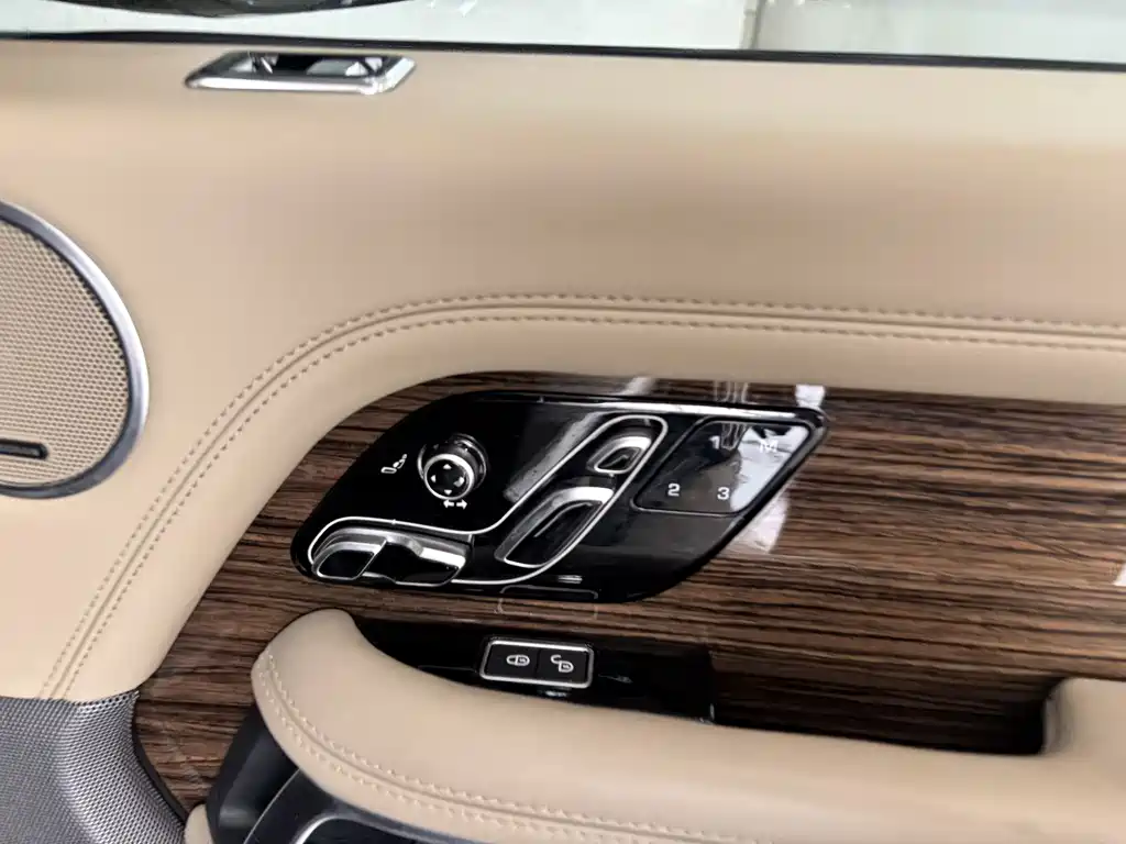 Land Rover Range Rover 2019 — фото 25