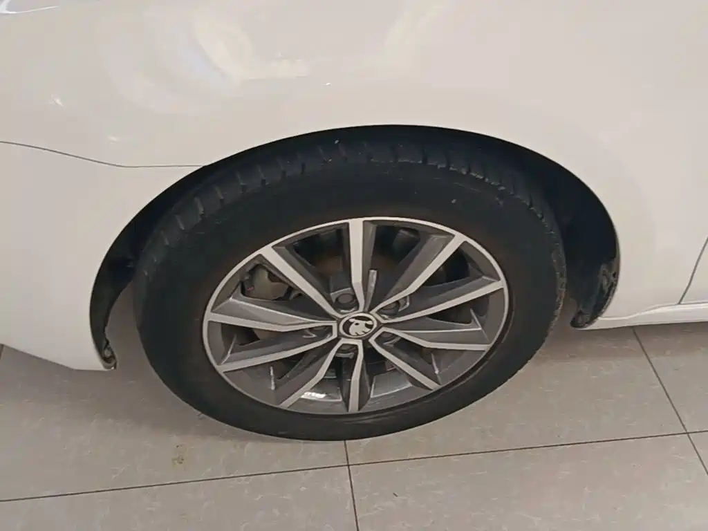 Skoda Octavia 2017 — фото 23