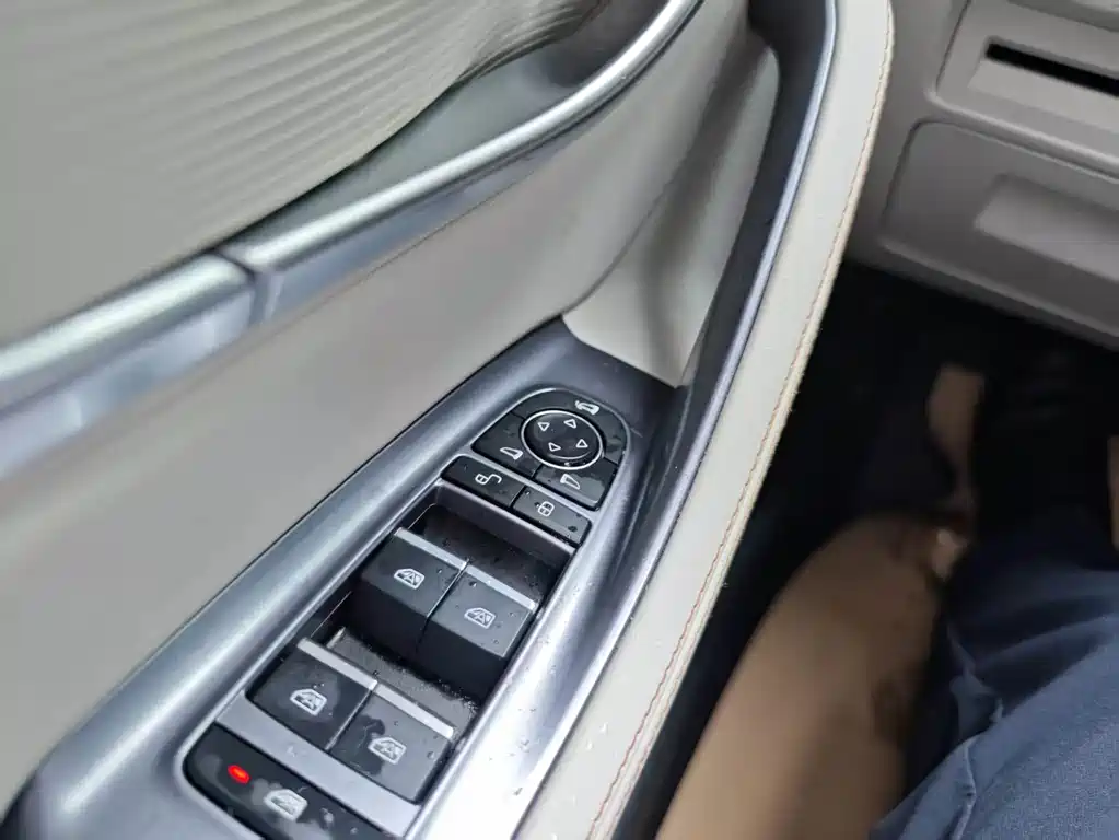 BYD Song PLUS New Energy 2023 — фото 15