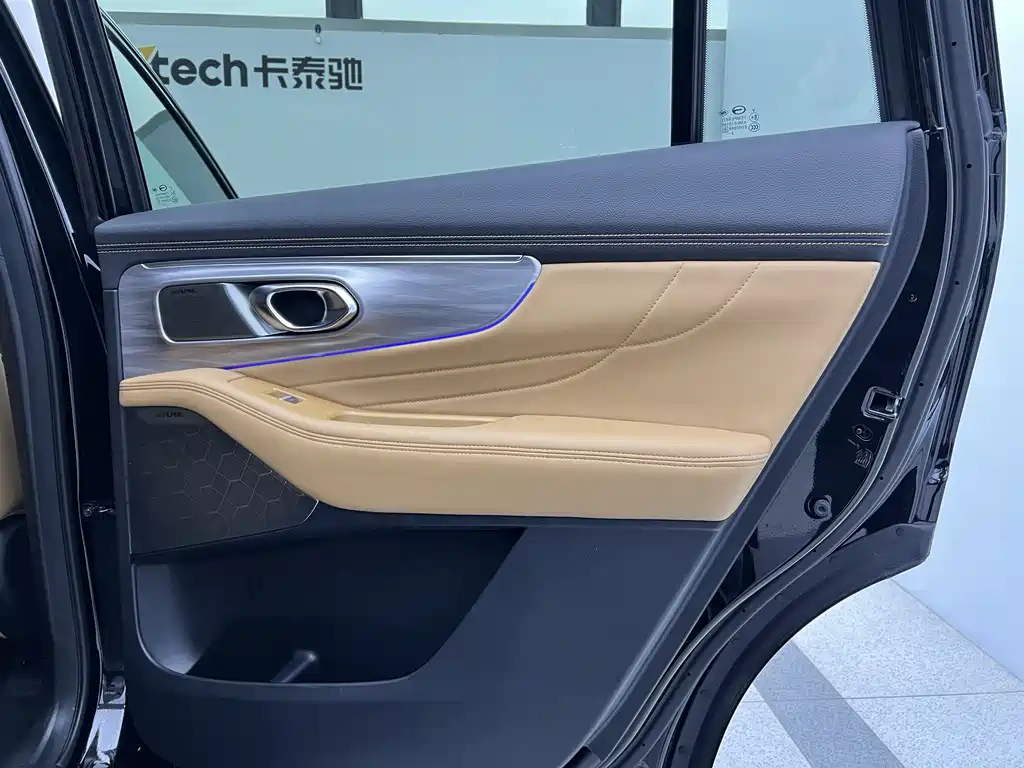 GAC Motor Trumpchi GS8 2024 — фото 18