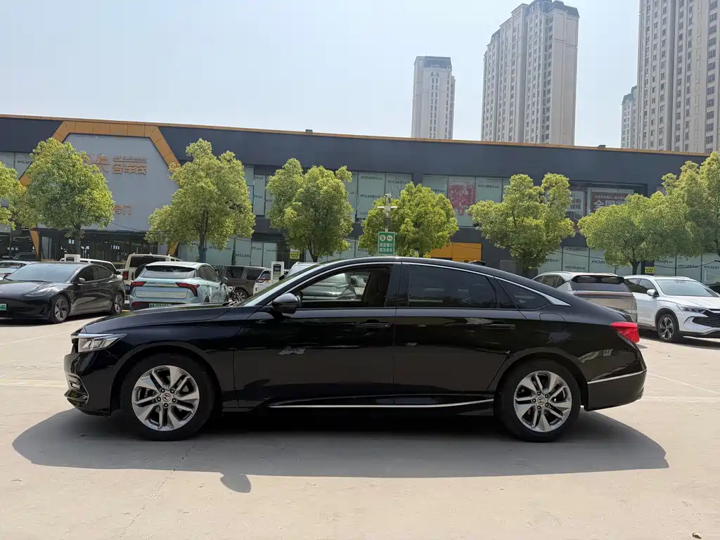 Honda Accord 2019 — фото 10