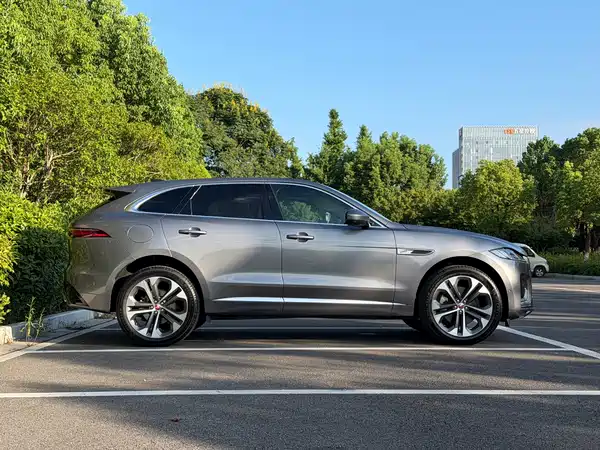 Jaguar F-PACE 2021