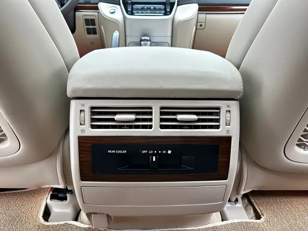 Toyota Land Cruiser 2018 — фото 16