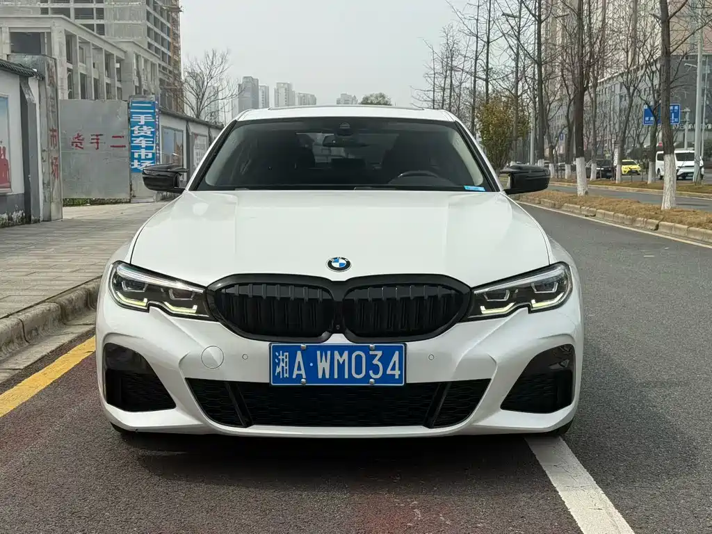 BMW 3 Series 2019 — фото 11