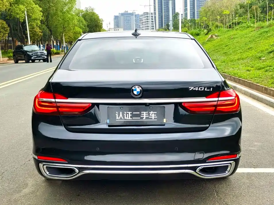 BMW 7 Series 2017 — фото 6