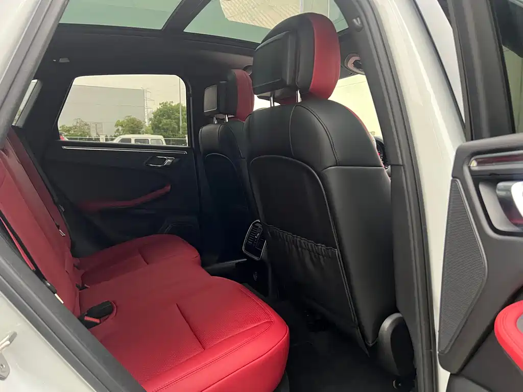 Porsche Macan 2019 — фото 24