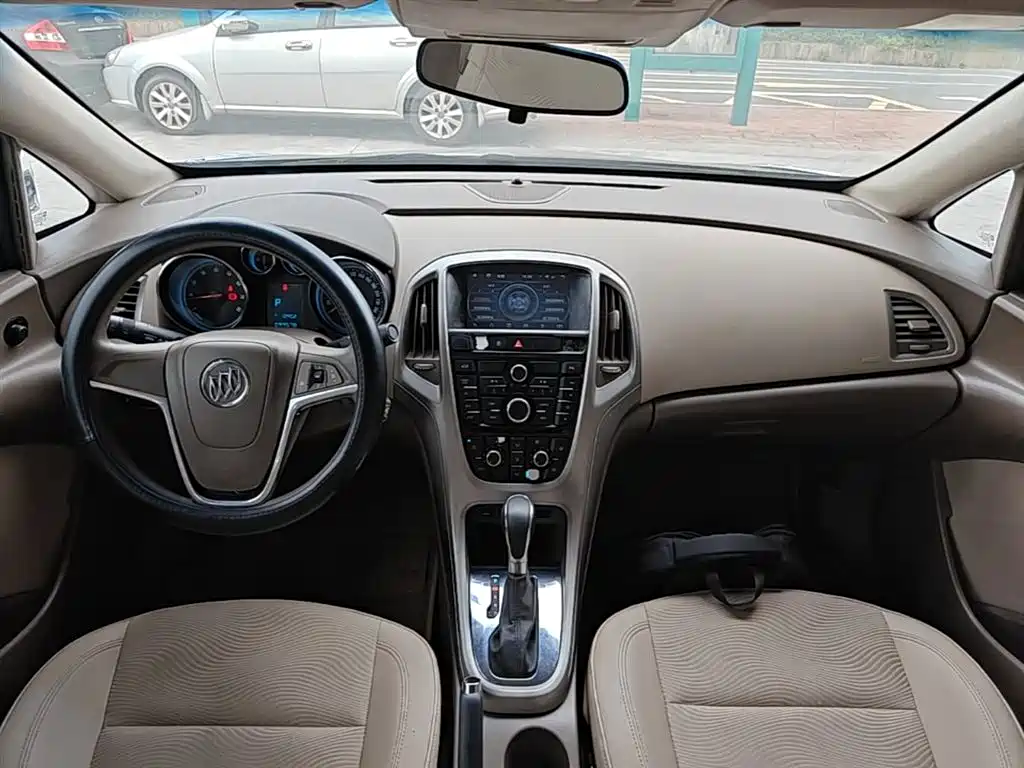 Buick Excelle 2015 — фото 10