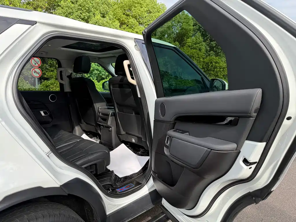 Land Rover Discovery 2019 — фото 24