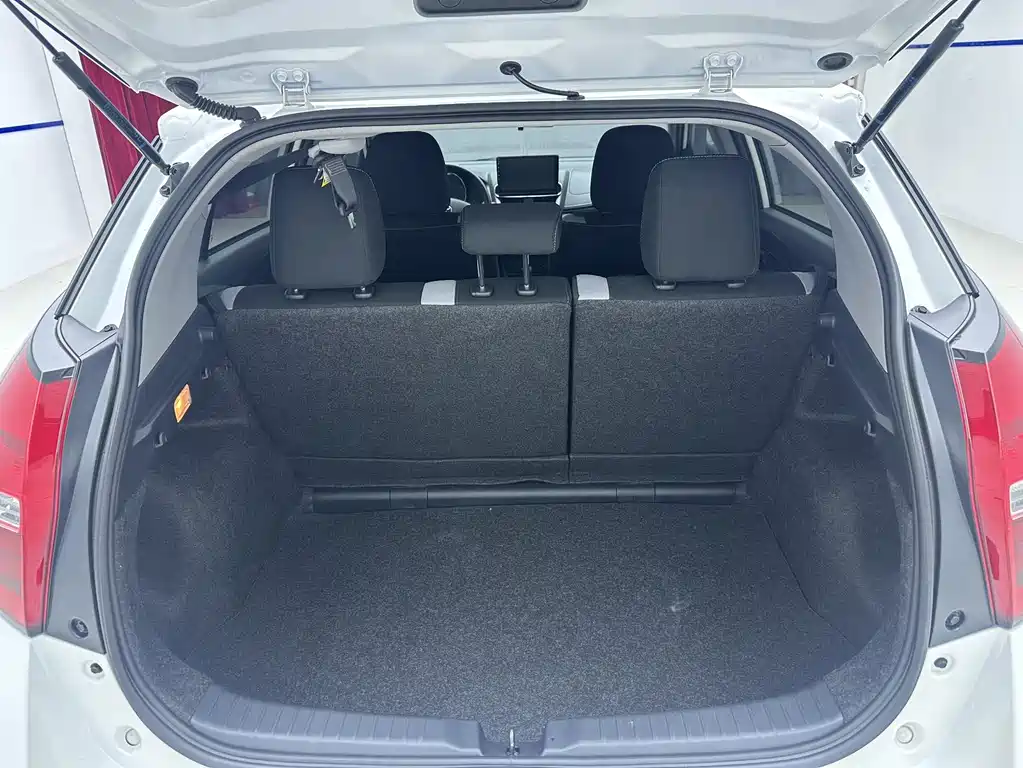 Toyota Yaris L 2022 — фото 23
