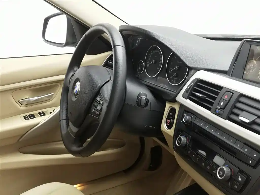 BMW 3 Series 2015 — фото 22