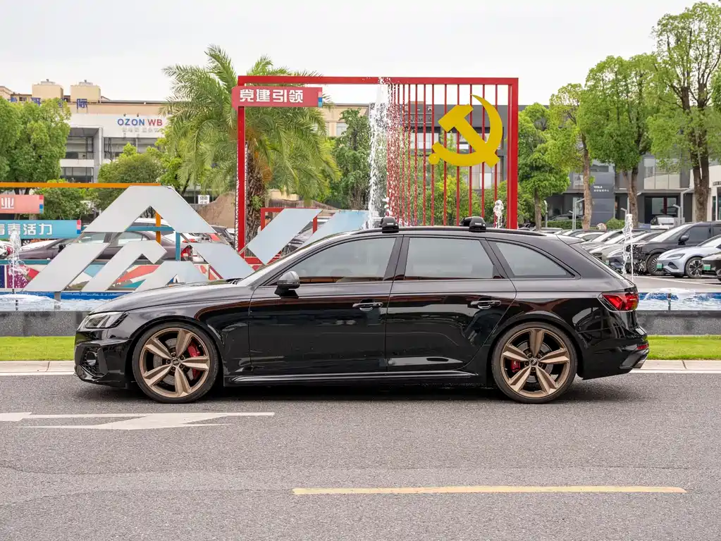 Audi RS 4 2023 — фото 3