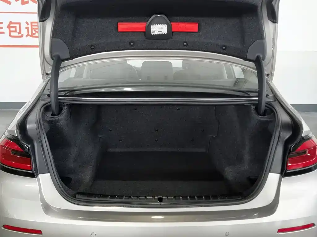 BMW 5 Series 2023 — фото 16