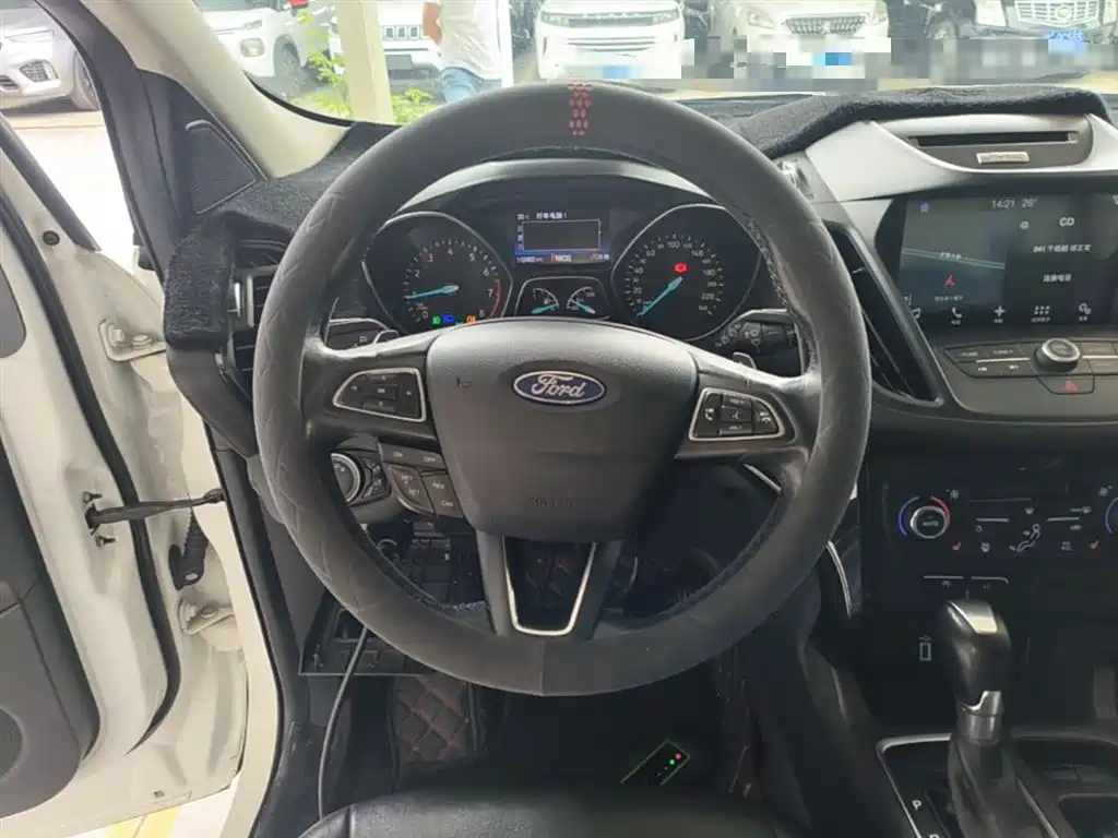Ford Kuga 2017 — фото 11