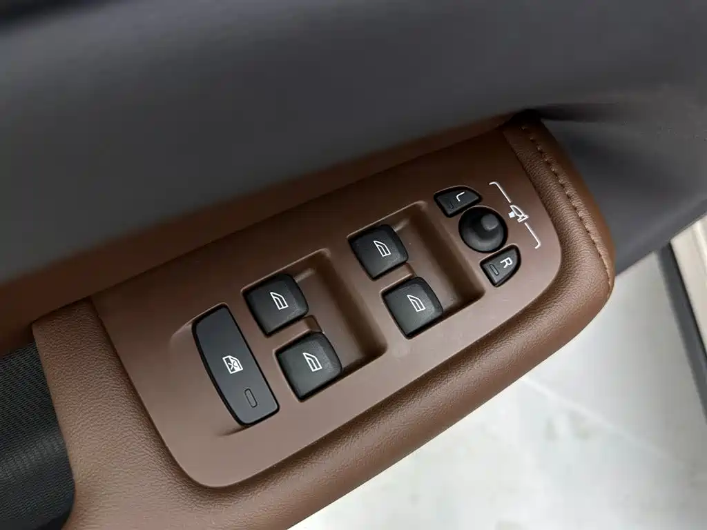 Volvo XC60 2025 — фото 24