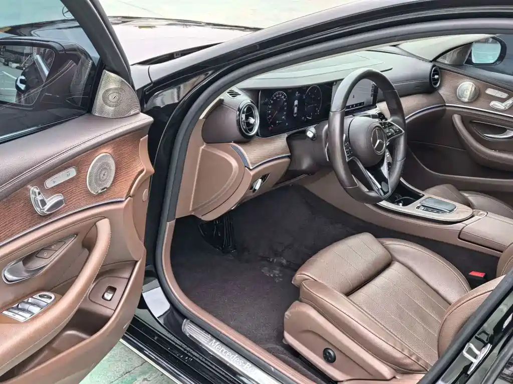 Mercedes-Benz E-Class 2022 — фото 4