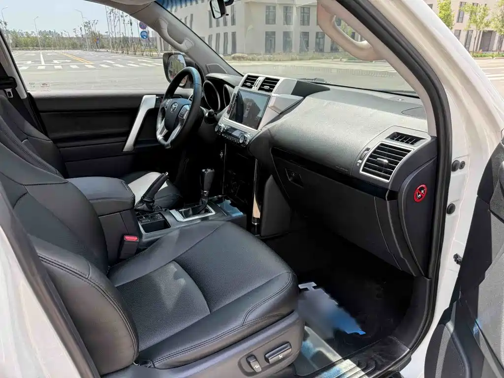Toyota Prado 2017 — фото 11