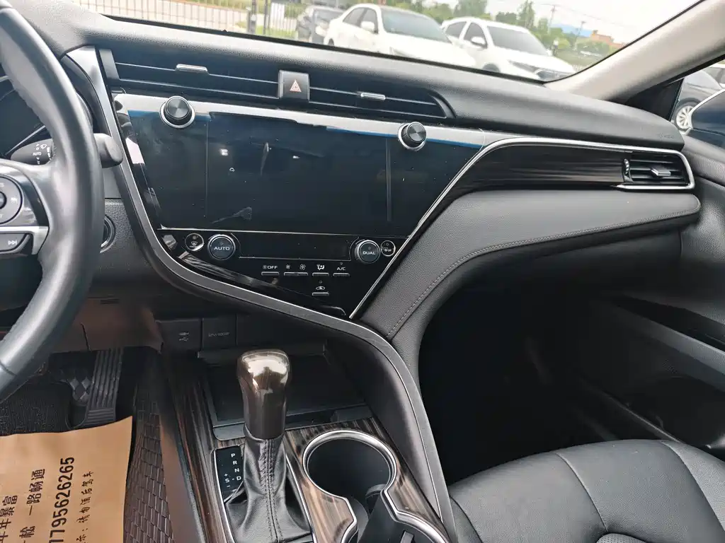 Toyota Camry 2021 — фото 6