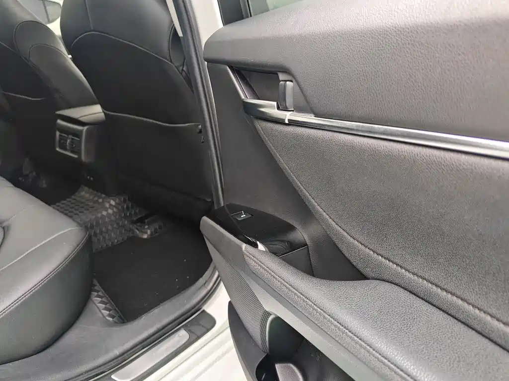 Toyota Camry 2021 — фото 16