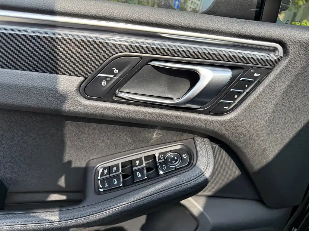 Porsche Macan 2019 — фото 18