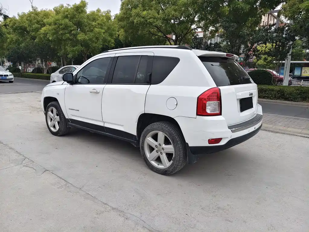 Jeep Compass 2012 — фото 6