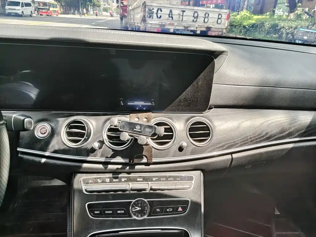 Mercedes-Benz E-Class 2019 — фото 27