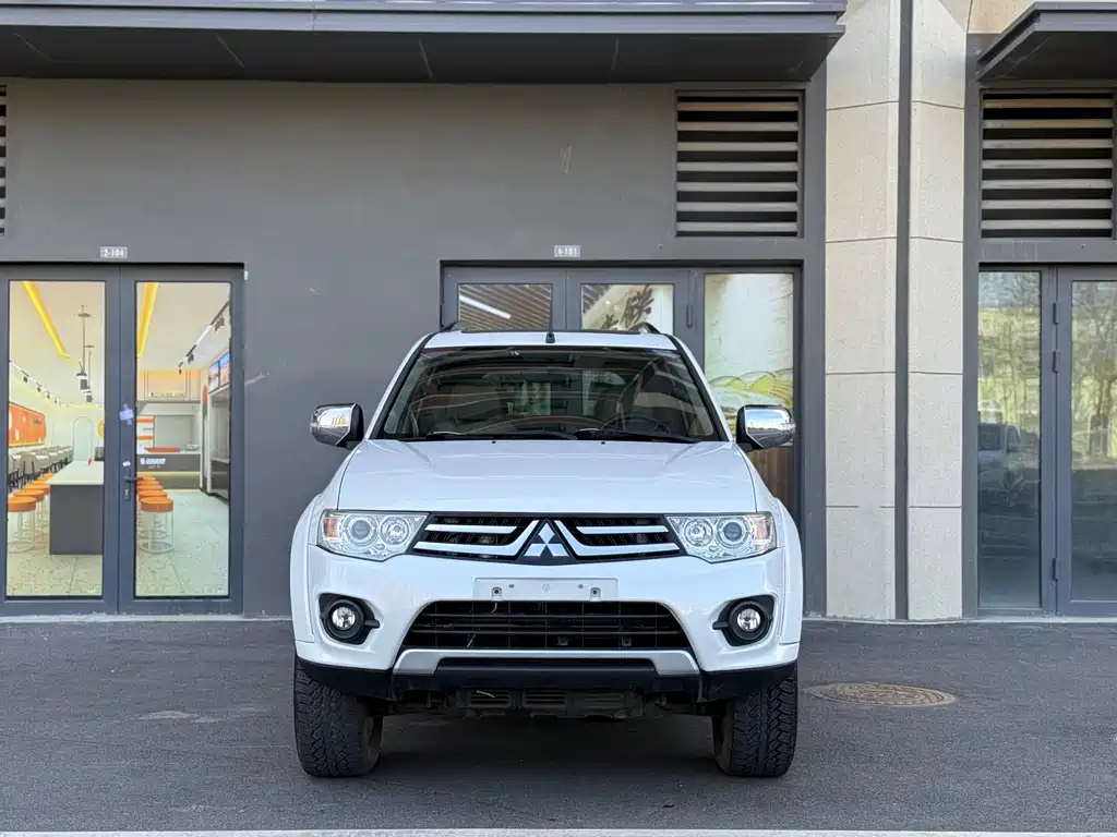 Mitsubishi Pajero Sport 2015 — фото 3