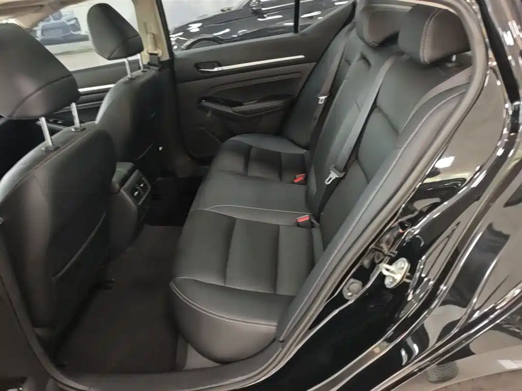 Nissan Teana 2023 — фото 17