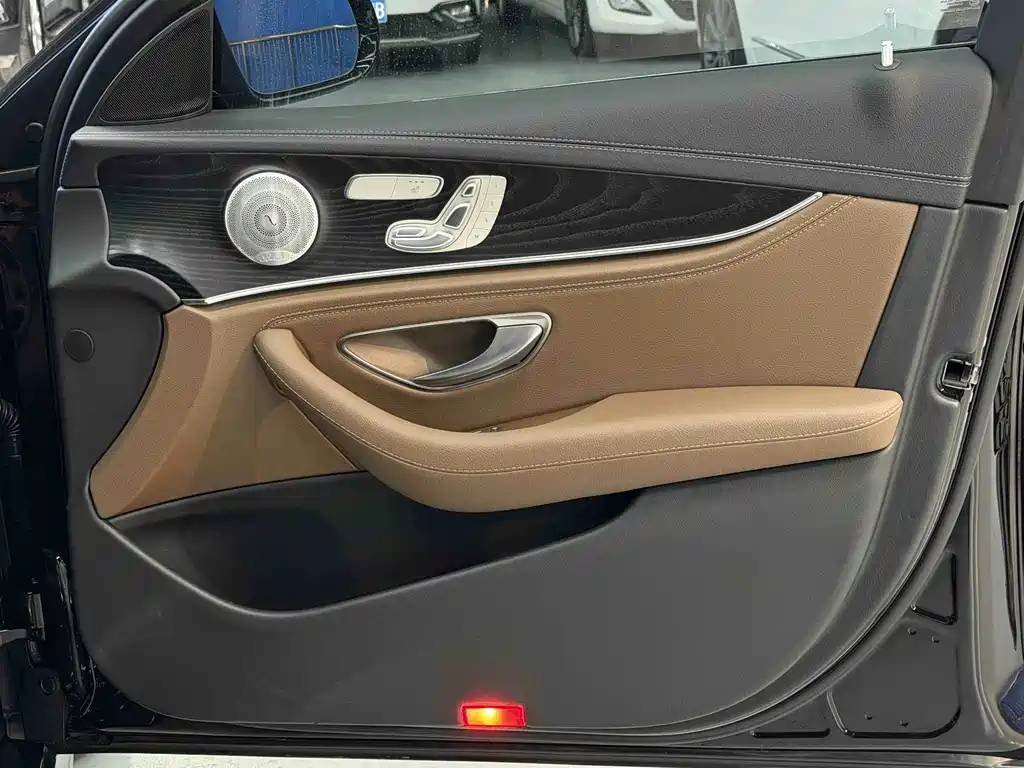 Mercedes-Benz E-Class 2019 — фото 18