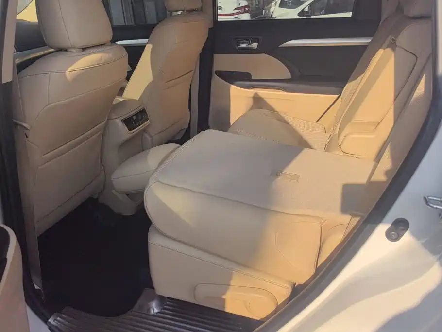 Toyota Highlander 2020 — фото 11