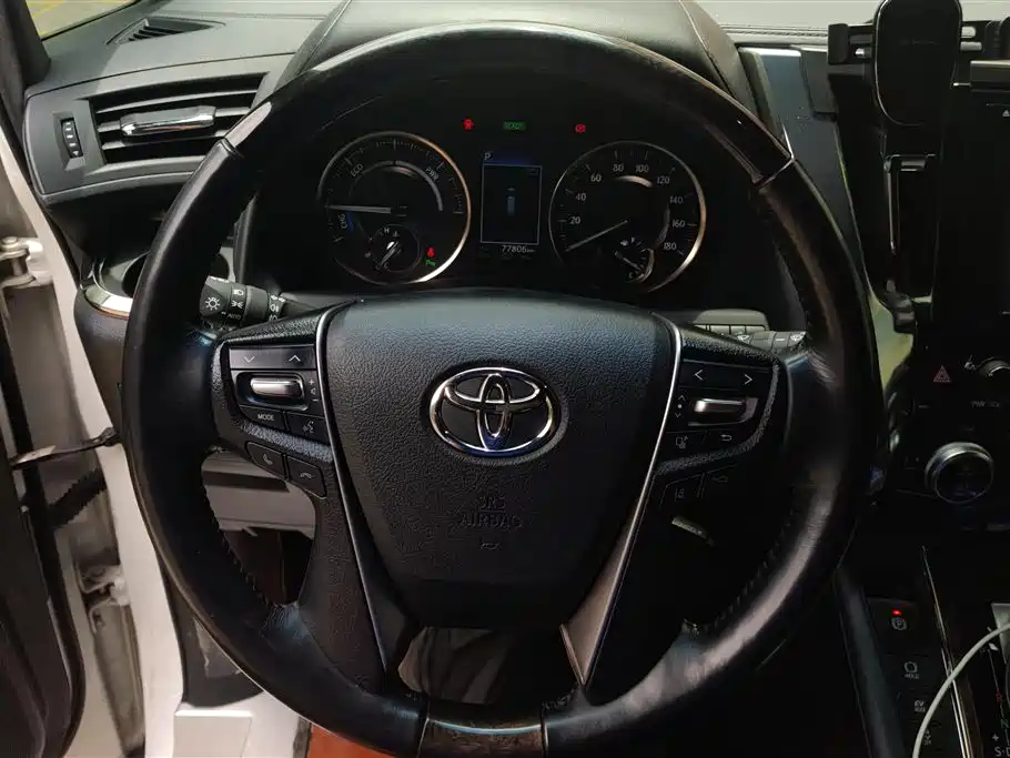 Toyota Alphard 2020 — фото 15