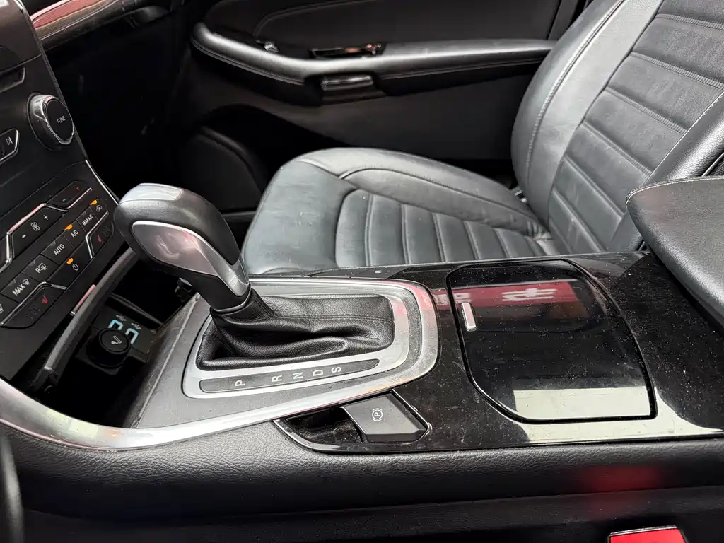Ford Edge 2018 — фото 17