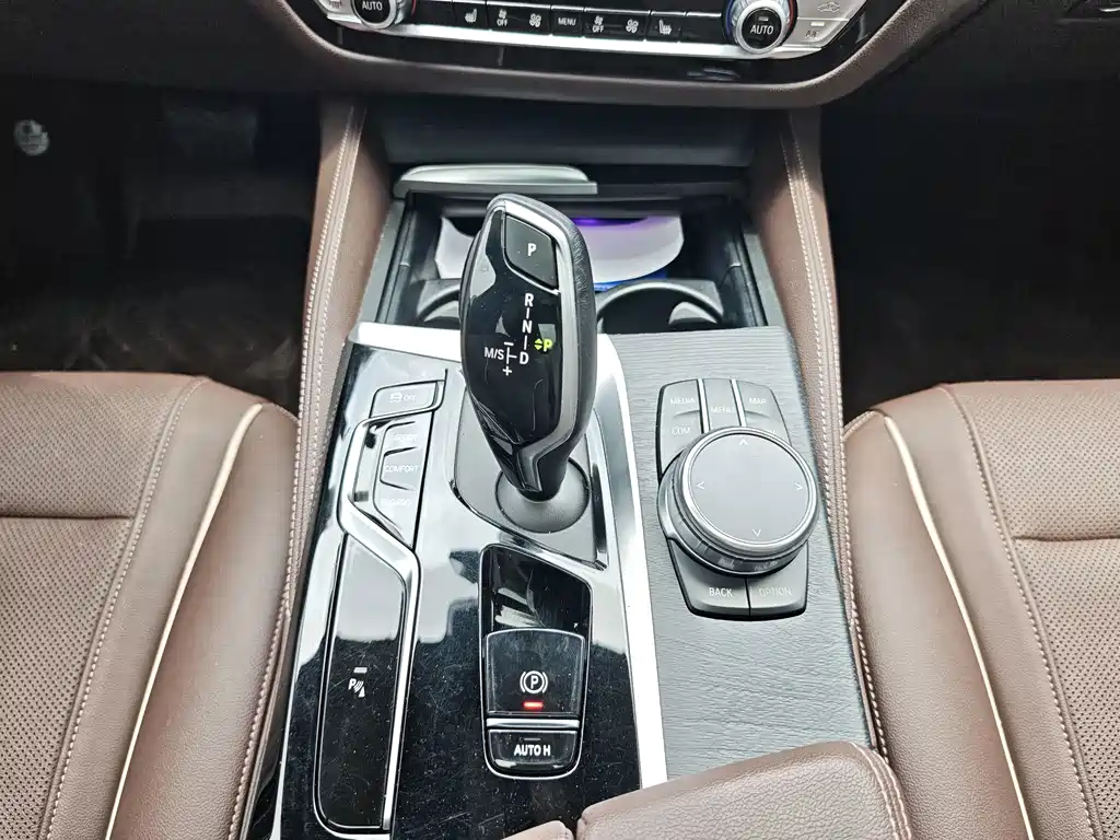 BMW 5 Series 2022 — фото 13