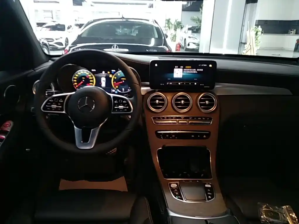 Mercedes-Benz GLC 2021 — фото 10