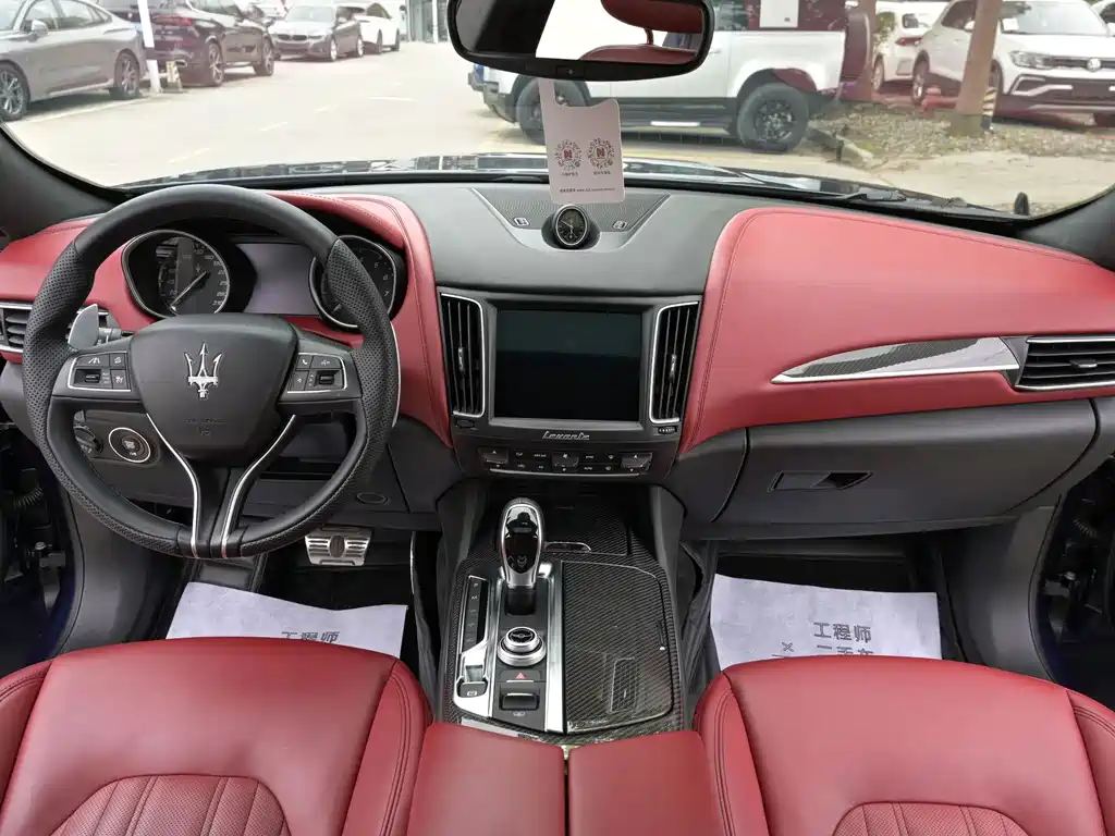 Maserati Levante 2017 — фото 11