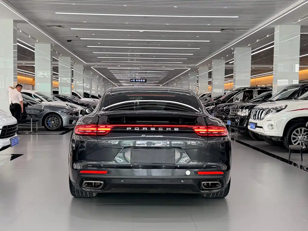 Porsche Panamera 2019 — фото 16
