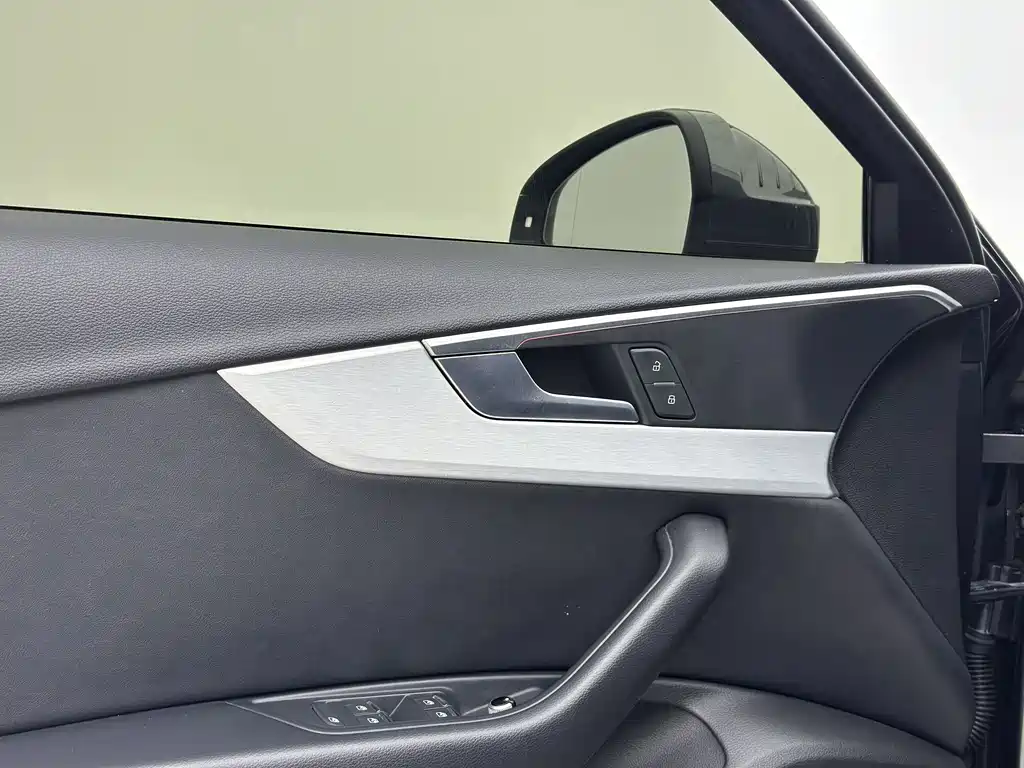 Audi A4L 2021 — фото 12