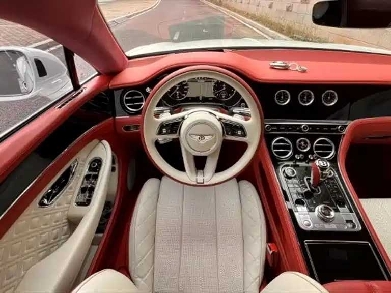 Bentley Continental 2023 — фото 15